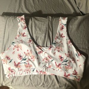 Fabletics Winn medium support sports bra